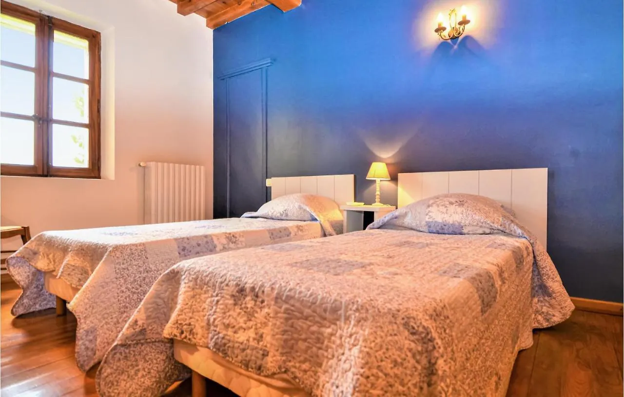Holiday home 6 Bedroom Stunning Home In Maillane