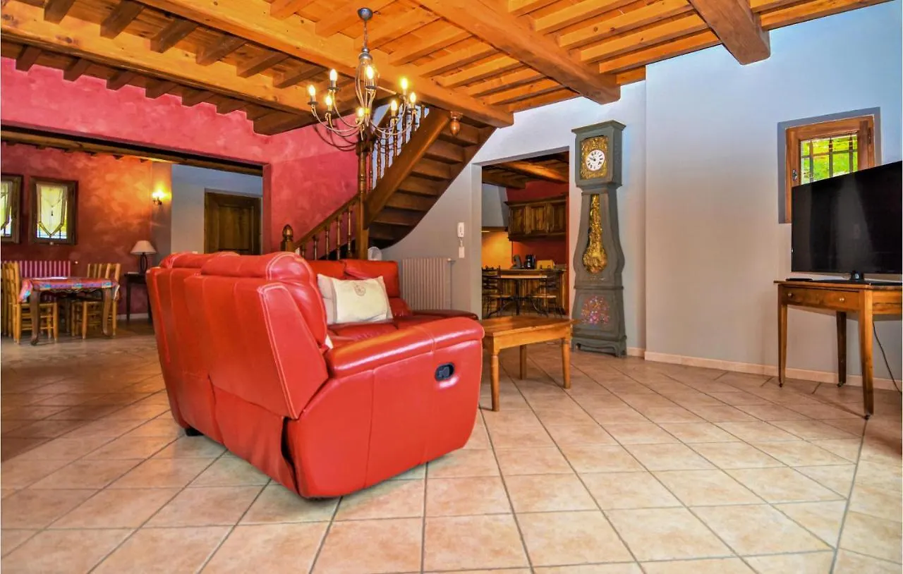 6 Bedroom Stunning Home In Maillane